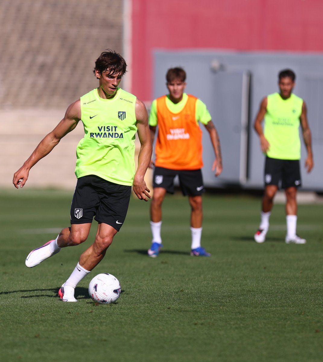 Atleti's tweet photo. ¡Arranca el Atleti 26/27! 🔴⚪️ https://t.co/R9KHtyZ6xz