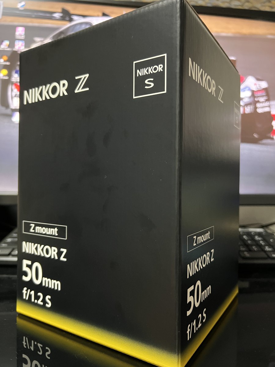 TAT0810's tweet photo. 汎用単焦点買っちゃった
↓
なんか箱デカくね？
↓
f1.2もあったっけ…？
↓
注文したやつの3倍くらいの値段のやつが入ってた… https://t.co/N6OK83WSW7