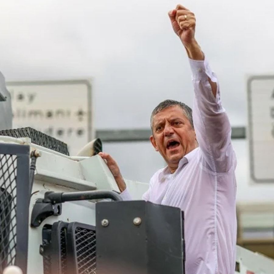 CHP'de Olağanüstü Kurultay Tartışması: Özgür Özel Mahkemeye Başvuruyor