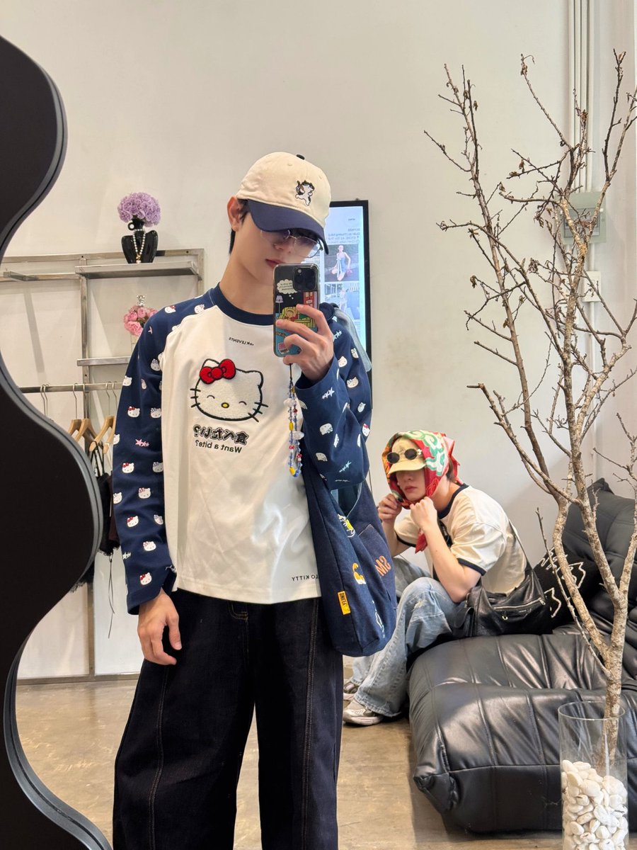 wishwasukhunpol's tweet photo. ชั้นว่าสองคนนี้แอบเดทกันนะ

#บีเวอร์ต้นหลิว https://t.co/PnndChsRVN