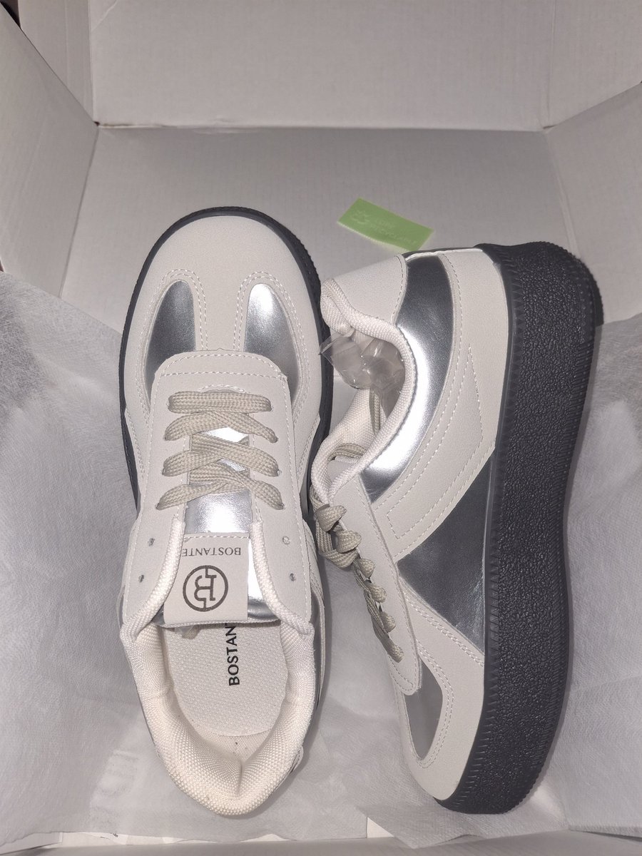 vieebluw's tweet photo. akhirnya paket sepatu Bostanten yang warna silver gray ini mendarat juga 🥺
Aslinya cakep pol sumpil!! perpaduan abu-abu sama silver metaliknya pas banget buat ootd sehari hari https://t.co/2ZpuGbyaBt