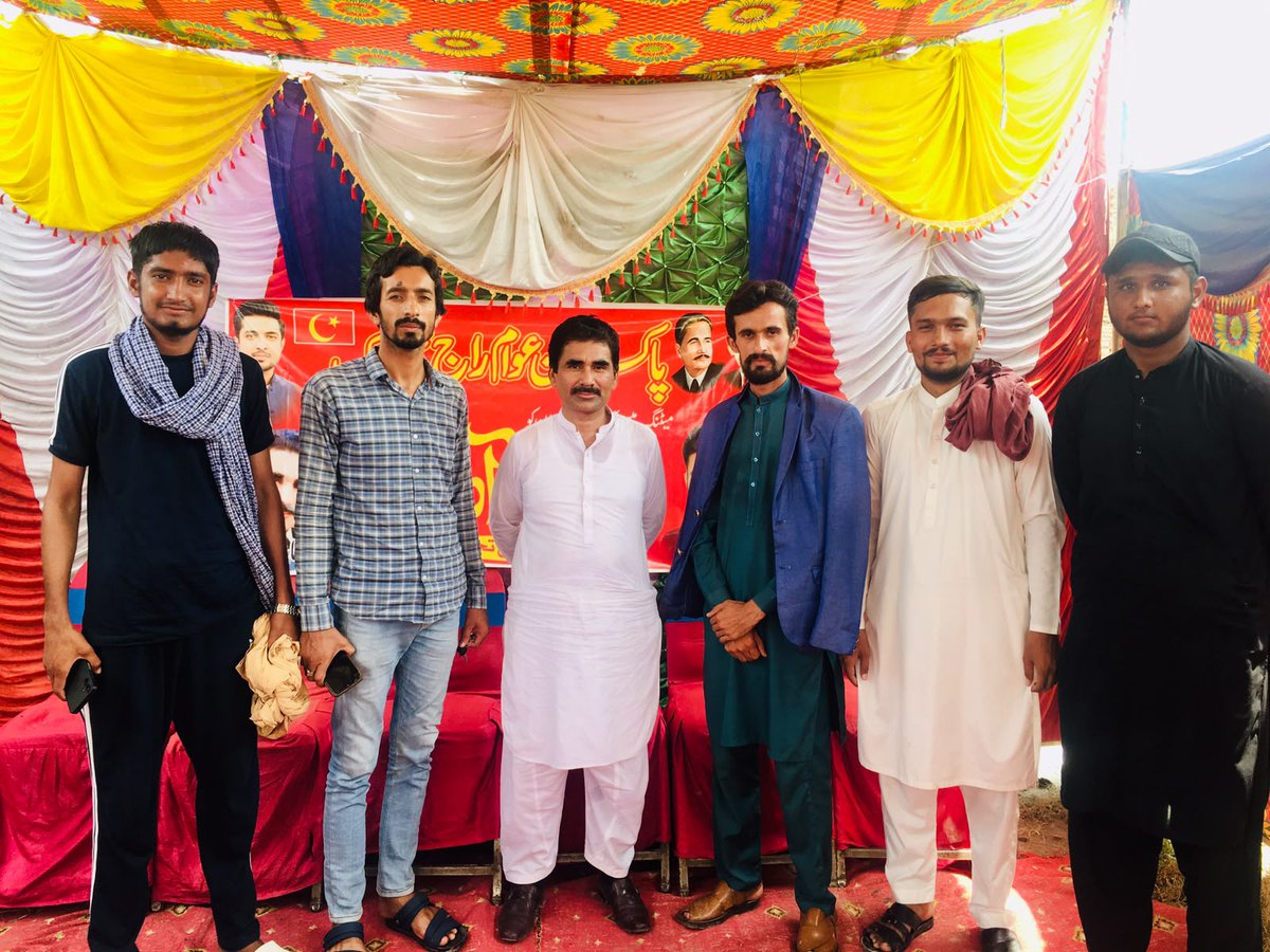 ProductionFais1's tweet photo. @iqrarulhassan الحمدللہ! پاکستان عوام راج کی جانب سے تحصیل جڑانوالہ میں تنظیم سازی اور عوامی رابطہ مہم کا سلسلہ جاری ہے۔ ایک مضبوط، منظم اور بااختیار عوام کے لیے قدم بہ قدم آگے بڑھ رہے ہیں۔

#عوام_راج
#اب_راج_کرے_گی_خلق_خدا
#Team_Awaam_Raaj_Jaranwala
#Team_Awaam_Raaj_Fsd https://t.co/2eZjfaeypa