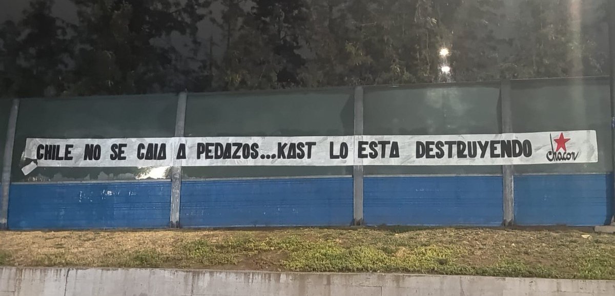 brigadachacon's tweet photo. #Megareforna Está semana se vota en el @Senado_Chile una de las más importantes reformas tributarias que le garantizan 25 años más de saqueo al estado por parte de los grandes empresarios 
Camila flores y Calisto senadores formalizados también  votarán https://t.co/hkt6wGTHFa