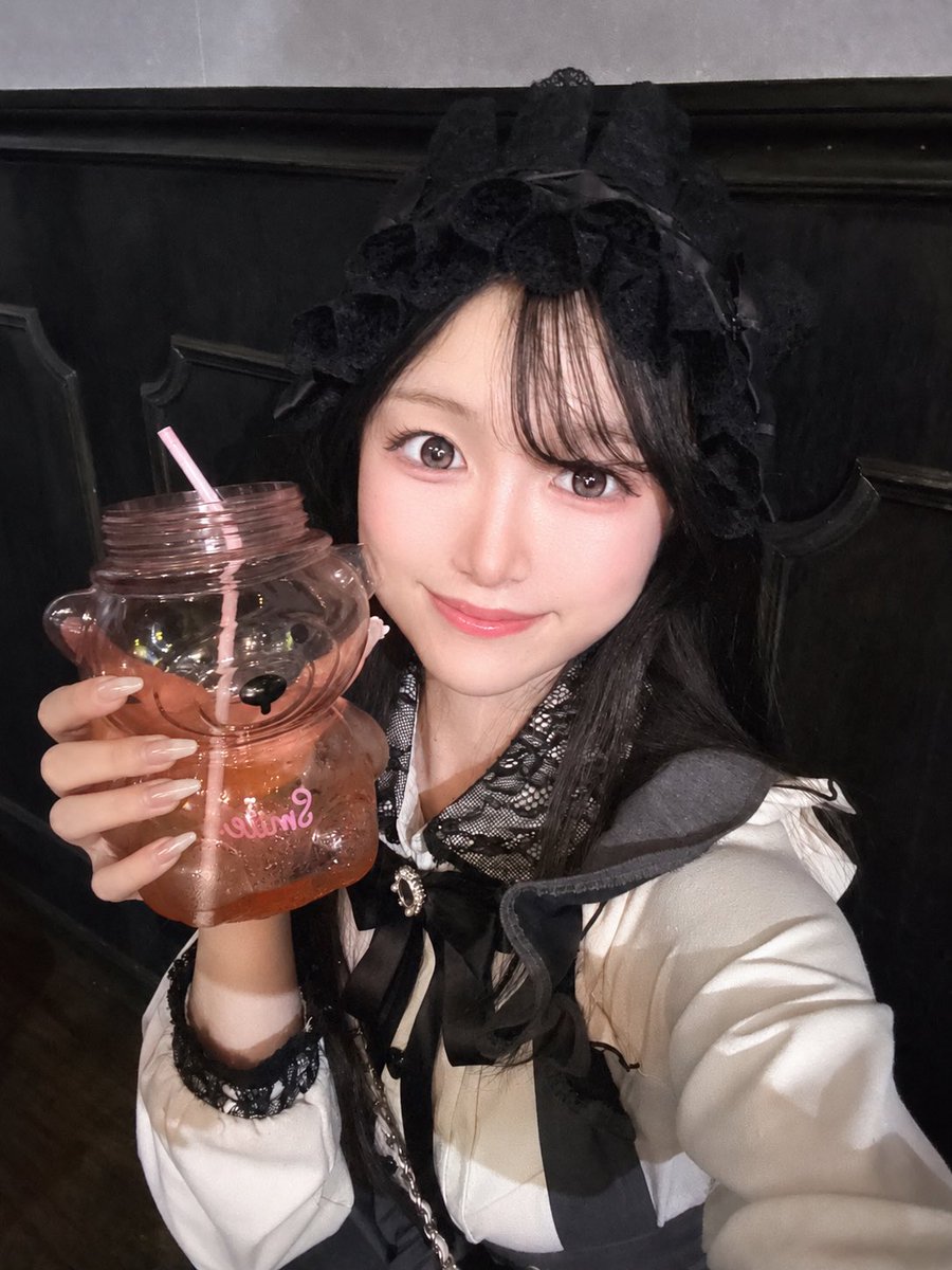 ema___al2's tweet photo. 退勤✨

・物知りお兄さんまた来てくれて🍼ありがとう！前話して楽しかったから来たって言ってくれて嬉しい💕💕

・久しぶりのリムレスお兄さん！🧸2もご飯も本当にありがとう🍅溜まってたお話できて、かわいいチェキも渡せて楽しかったし久しぶり嬉しかった😍

次は7/18 （土） 14時〜
@andlove_akb https://t.co/BbgG8E1Mdb
