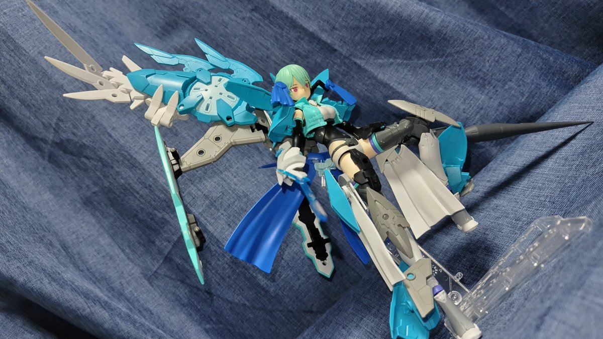 rn6fr4's tweet photo. #二大フェチ30MS総選挙
#クール派

サティカ=ミレーニア
グラツィオーソフォーム(真)

クリエイターワークスの時のユーザーのカスタマイズの楽しみの余力とか部品数に配慮しダウングレードした姿ではなく、本来想定していたサティカの姿 https://t.co/wNYyYOlTLY
