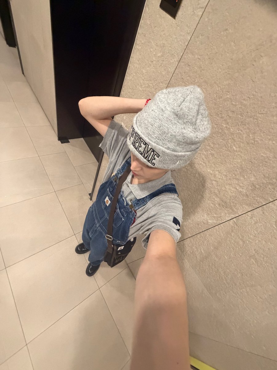 boynextdoorarg's tweet photo. Nueva actualización de #RIWOO en weverse 🌟 

"RIWOOTD zip.🩵"*

*OTD: outfit del día 

#BOYNEXTDOOR #보이넥스트도어 https://t.co/PYYmtWZvUj