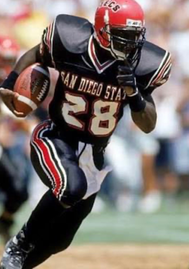 CanLurke's tweet photo. @EDS1131 True.
While we’re at it - the Marshall Faulk SDSU uni is the ultimate SDSU uni.

But the other throwbacks….not so much. https://t.co/mW3CycLUFt