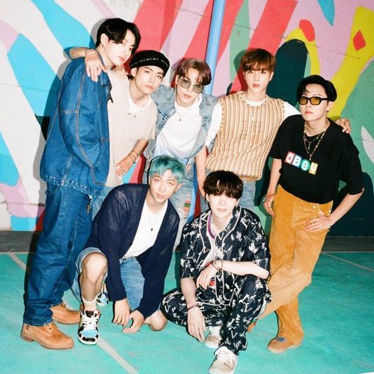 btschartsxdaily's tweet photo. 📊| #BTS_SWIM (114 days) broke the record as the Fastest song by a Group to reach 700 Million streams on Spotify, surpassing their own song “Dynamite” (185 days)!

CONGRATULATIONS BTS https://t.co/Ar3UKuhAbk