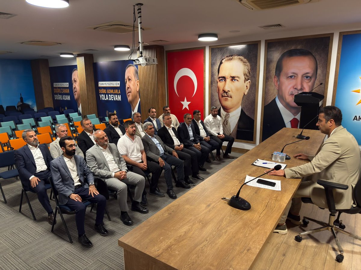 HamitSumer21's tweet photo. 📍AK Parti Diyarbakır İl Başkanlığı

İlçe Başkanlarımızla istişare ve değerlendirme toplantımızı gerçekleştirdik.

İlçelerimizin taleplerini, beklentilerini, yürütülen çalışmaları ve önümüzdeki döneme ilişkin ihtiyaçları detaylı şekilde değerlendirdik.

Diyarbakır’ımızın her ilçesini, her mahallesini ve her sokağını biliyoruz. Dava bilinciyle; sıkmadık el, çalmadık kapı, dinlemedik gönül bırakmayacağız.

Milletimizle omuz omuza, ortak akıl ve istişare anlayışıyla Diyarbakır’ımız için durmadan, yorulmadan çalışmaya devam edeceğiz.

Bi Serokên Me yên Navçeyan re civîna me ya şêwir û nirxandinê pêk anîn.

Daxwaz, hêvî, xebatên tên meşandin û hewcedariyên navçeyên me yên ji bo dema pêş de bi awayekî berfireh nirxandin.

Em hemû navçe, mahalle û kolanên Amedê baş dizanin. Bi hişmendiya dozê; em ê destek bê silav, deriyek bê lêdan û dilek bê guhdarî hiştin.

Bi gelê xwe re mil bi mil, bi têgihiştina şêwir û aqilmendiya hevpar, em ê ji bo Ameda me bê westan û bê rawestan kar bikin.

@Akparti
@abuyukgumus
@hakanaksu058
@AvukatErsanAksu