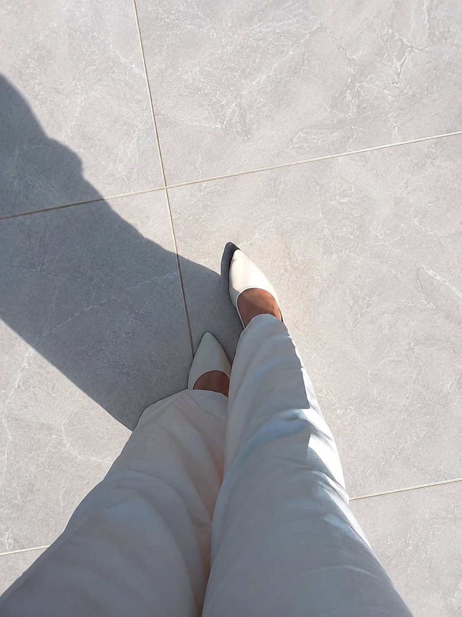 imyerimv's tweet photo. gue as 159 klo pake heels ini berasa paling tinggi pdhl cuma nambah 3 cm doang 🤓 https://t.co/qqymfwyi1Y