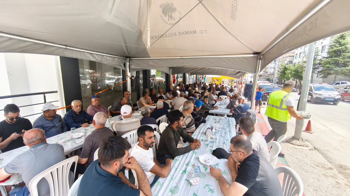 MamakKymkmligi's tweet photo. 🇹🇷 Kahraman şehidimiz Mahsun Yeşildemir'in şehadetinin yıl dönümünde, muhterem ailesi tarafından okutulan Mevlid-i Şerif programına;

Kaymakamımız Mehmet Nebi Kaya, şehitlerimizin muhterem aileleri, ilçe protokolümüz, muhtarlarımız ve vatandaşlarımız katılarak aziz şehidimizi rahmet, minnet ve dualarla yâd ettiler.

🇹🇷 Tüm şehitlerimizin mekânı cennet, makamı âli olsun.
