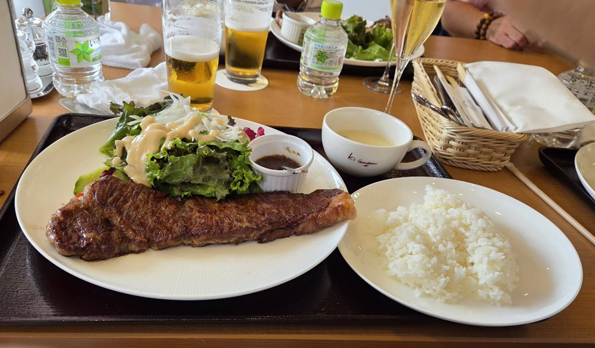 Tottoko_S's tweet photo. 今日から１週間、建物の中から出られない場所に入所。１年前は北の大地で豪遊していたことに鑑みると隔世の感も、臨んで来た環境なので良い仲間にも恵まれ大満足。そして何より本当に久しぶりにこの時間に余裕時間、完全空調の中、出所のその日まで有意義な時間を過ごしたいと思います。 https://t.co/7Af8dqkcuN