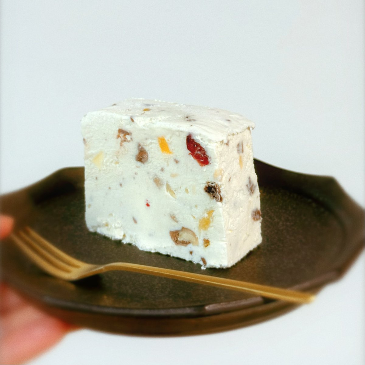 kindaichiii's tweet photo. カッサータを作ったけどクリームチーズを使ったお菓子は誰も食べないのでパウンド型1本分を一人で食べるのよ https://t.co/oWkQtvw2ja