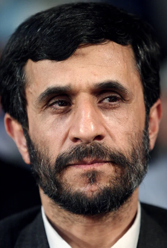 isaacrrr7's tweet photo. 🇮🇱🇮🇷 ÚLTIMA HORA: El New York Times revela: El exjefe del Mossad, Barnea, se reunió con Ahmadinejad en Hungría en 2024 en un intento por reclutarlo como agente de inteligencia.

Según el informe, Israel incluso elaboró ​​un plan para colocarlo al frente de Irán tras el derrocamiento del régimen. Actualmente se encuentra detenido tras ser capturado por la Guardia Revolucionaria.