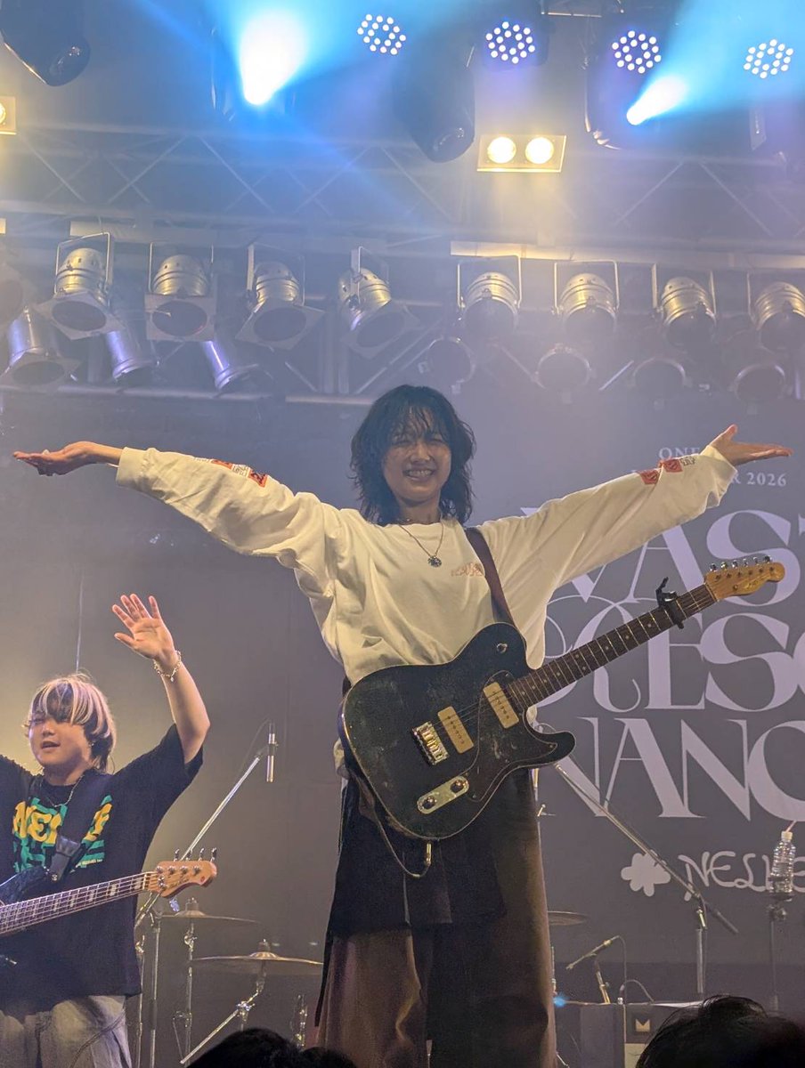 tohru092's tweet photo. 「今から新曲やりまーす」って言ってさ。
さっき、chapterやったじゃんと思いながらの、ホントにgreedy!!
ほかのとこでもやったのかなーとずっと気になりつつ7月10日まで至りました。
実は福岡好きだったのかも。
4回しかきてないのに。
と思いながら、楽しかったねー。

#NELKE_VR https://t.co/jndhwP4Ram