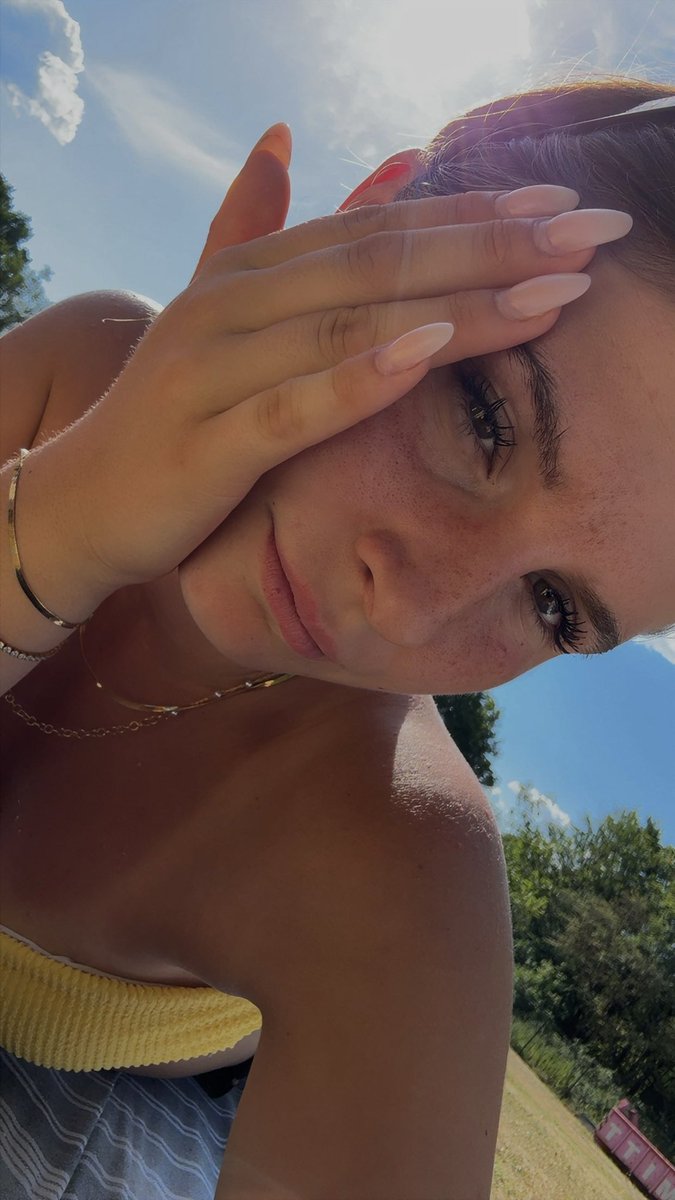 Laura tweet media