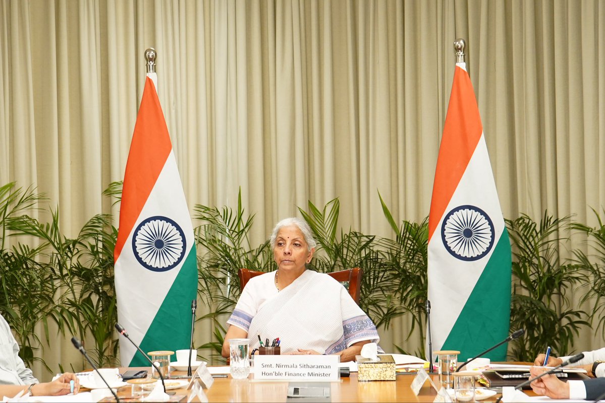 airnewsalerts's tweet photo. Union Minister for Finance & Corporate Affairs @nsitharaman interacts with #Bank MDs and CEOs on FCNR(B), ECB and OFCB swap initiatives in New Delhi.

🏦 Union Finance Minister calls for enhanced NRI outreach to sustain mobilisation momentum

🏦Banks report strong interest under RBI's FCNR(B), ECB and OFCB Swap Schemes

🏦 PSBs project stronger ECB mobilisation in the third quarter of FY 2026-27; Broad-based participation reinforces India's external sector resilience

@FinMinIndia
