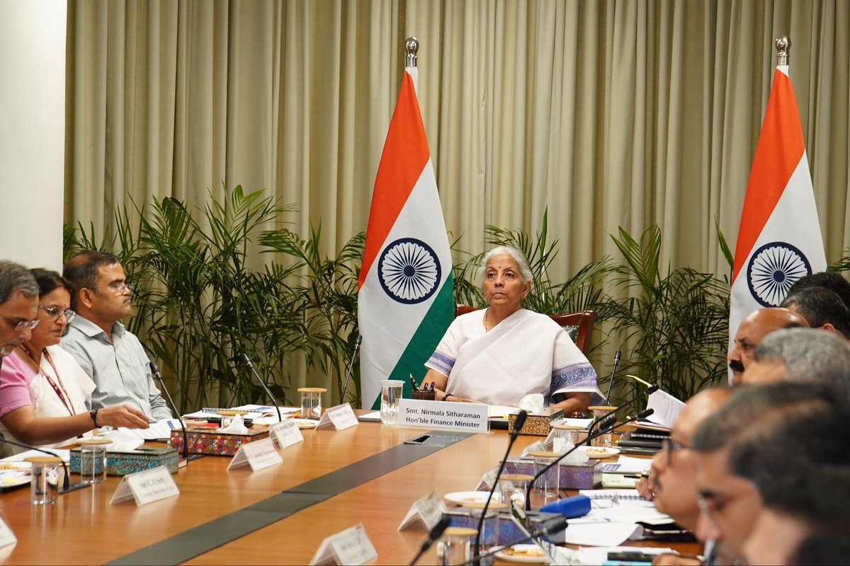 airnewsalerts's tweet photo. Union Minister for Finance & Corporate Affairs @nsitharaman interacts with #Bank MDs and CEOs on FCNR(B), ECB and OFCB swap initiatives in New Delhi.

🏦 Union Finance Minister calls for enhanced NRI outreach to sustain mobilisation momentum

🏦Banks report strong interest under RBI's FCNR(B), ECB and OFCB Swap Schemes

🏦 PSBs project stronger ECB mobilisation in the third quarter of FY 2026-27; Broad-based participation reinforces India's external sector resilience

@FinMinIndia