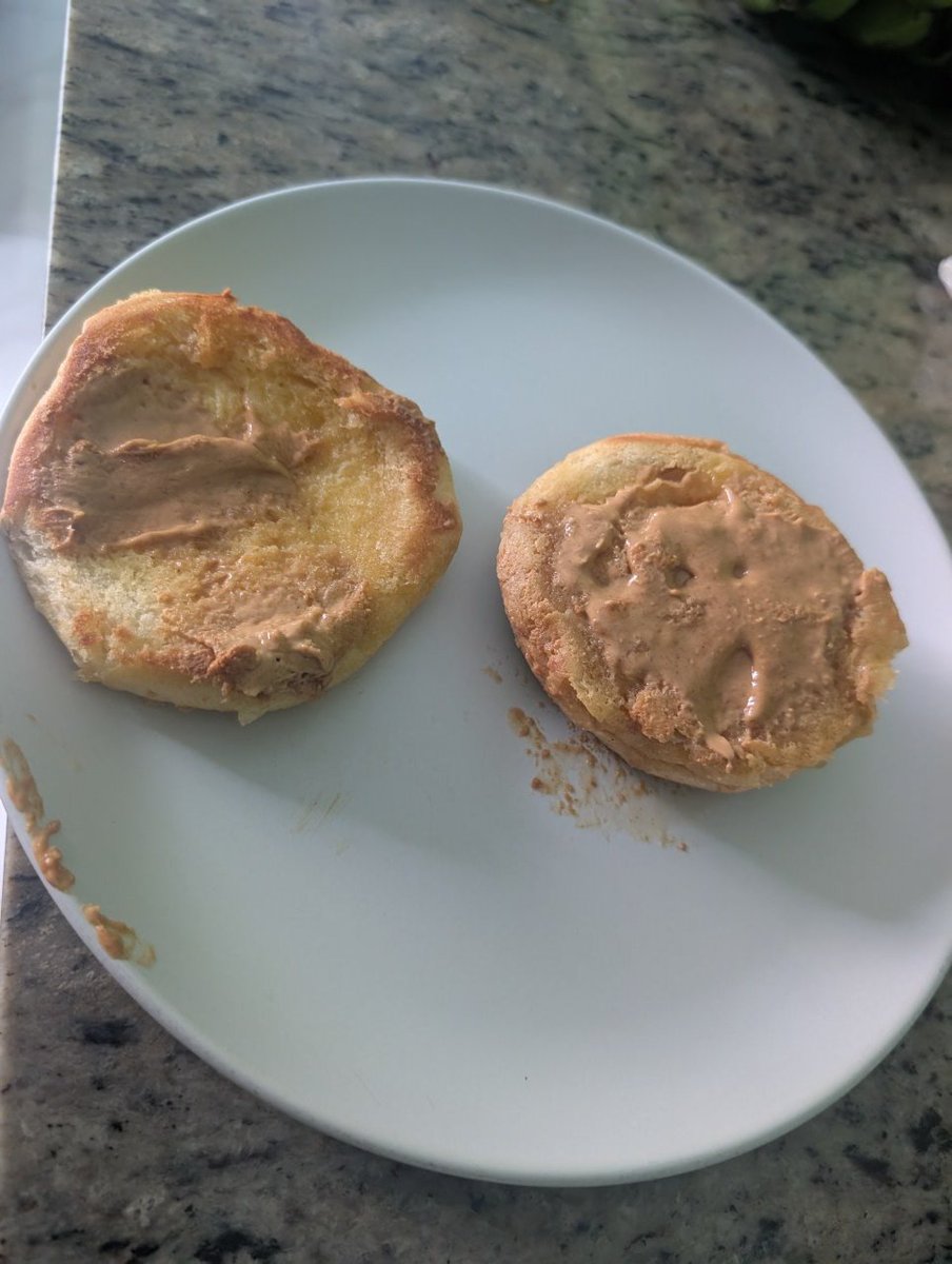 brownabiigail's tweet photo. #MondayMorningpassengerVibes 🏨
#Mamaing 🙇🏾♀️
#Breakingfast 🎁 Ed eats 🍽️ https://t.co/tSgpdA7zSf