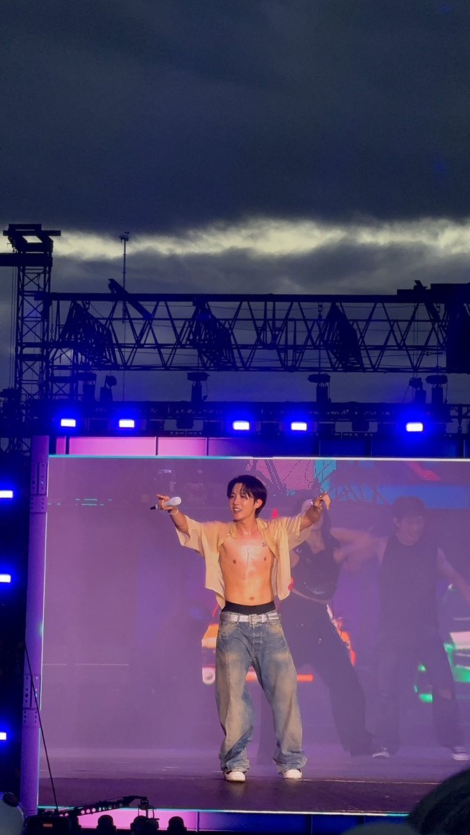 DLopez_xo's tweet photo. one year since hobipalooza berlin https://t.co/wwrqzFCWBy