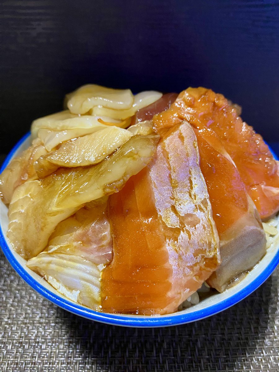 fusangohan's tweet photo. 漬け丼😊

#おうちごはん https://t.co/hbUE4xJxb6
