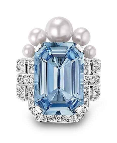 fashionpressnet's tweet photo. ショーメのハイジュエリー、“水面の反射”着想パール×アクアマリンのネックレスやブローチ - https://t.co/22A3bZxaXi https://t.co/Wwrl3JaWOq