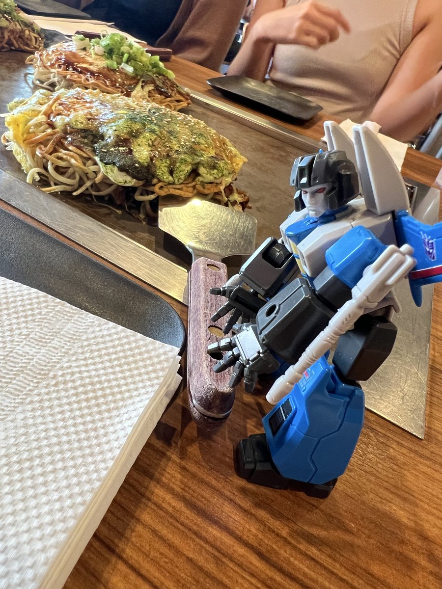 BarabaraBONES's tweet photo. ⚡️thundacraker helping me with my okonomiyaki ⚡️

thanks bro💕 https://t.co/KnuDfMSDlA