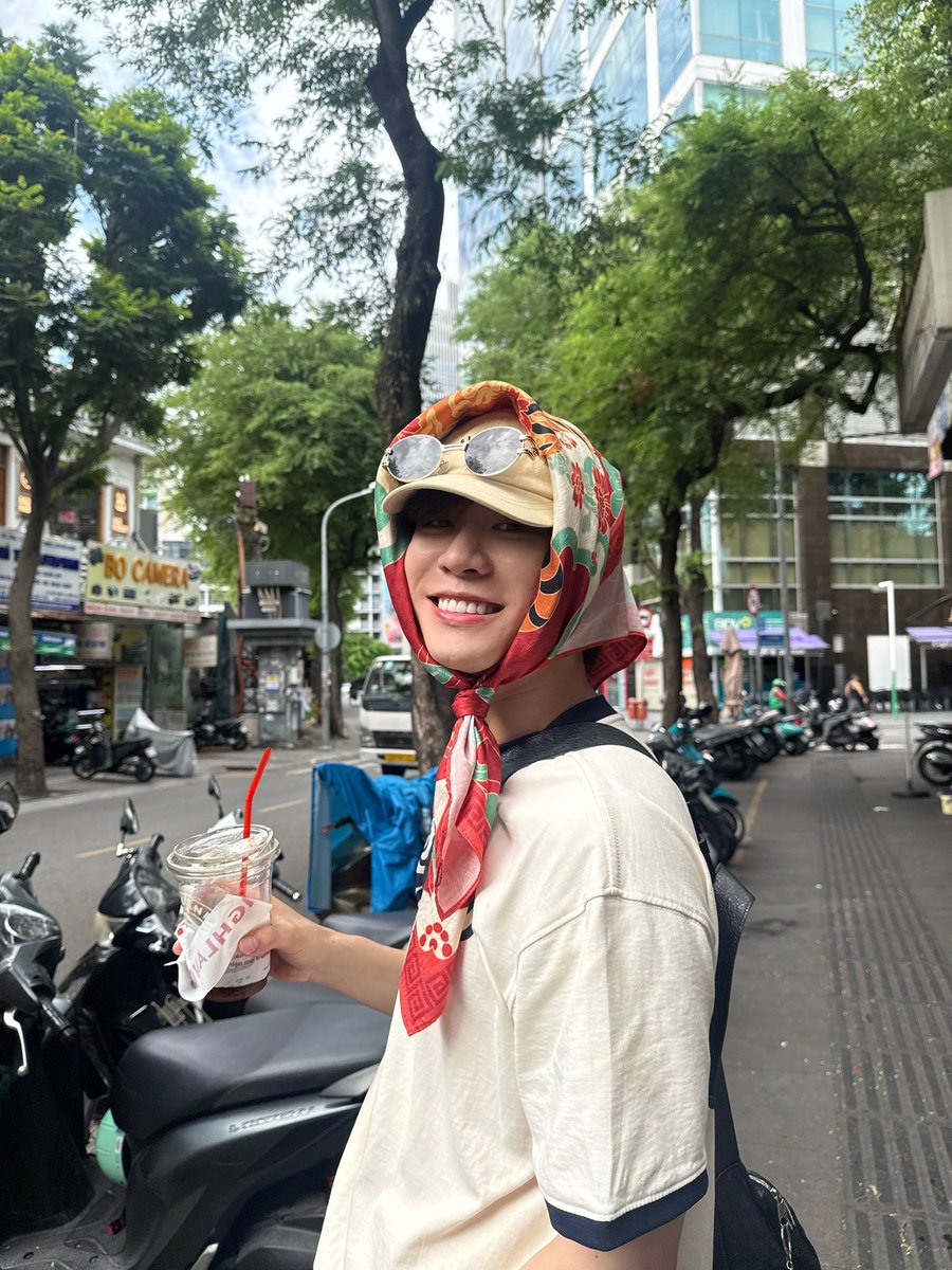 BBVERs_WORLD's tweet photo. 🌻 IG BBVERPJ POST UPDATE 🌻
🗓️: 13.07.26

Anh se nho em 🌷

_______________ ✦ ✧
Bever Patsapon
#bbverpj @bbverpj 
#เหล่าซอมบี้ของบีเวอร์
#บอวอย่อมาจากบีเวอร์ https://t.co/LLQmt7Lhz4