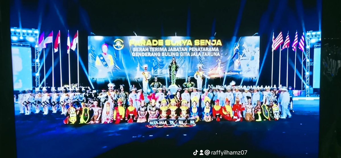 raffy_ilham's tweet photo. Assalamualaikum,
Bismillah Alhamdulillah saya menghadiri acara tersebut bersama pakde saya, Kolonel Laut (KH) Faris Woro Arfani, S.Pd. 🙏🏻 thanks https://t.co/Twn36cvBjr