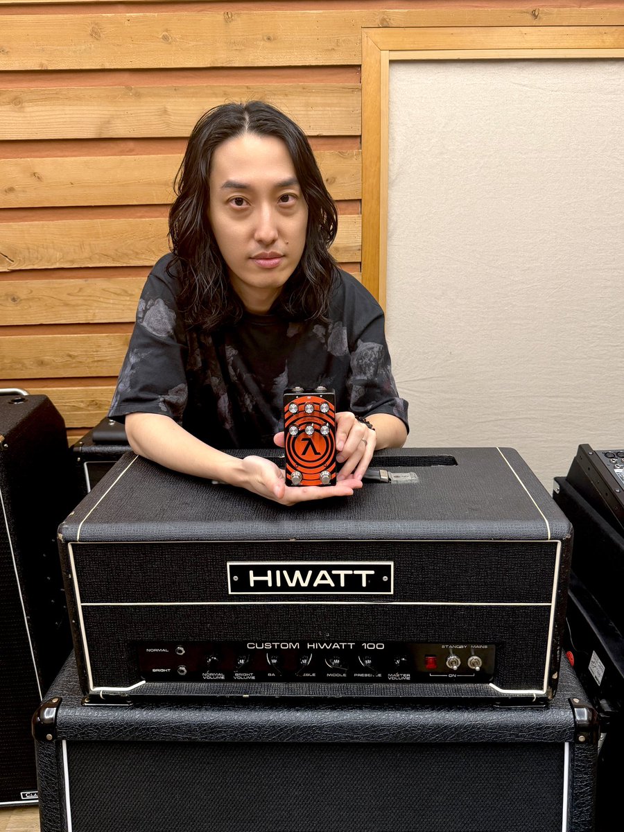 lprdrband's tweet photo. マイニューギア、 @earthquakerjp とSunn O)))コラボのHalfLife! 普段のメインの歪みにLife Pedalを愛用しているので、このコンパクトサイズはとても嬉しいです!
#looprider https://t.co/uUL2nz2v5l