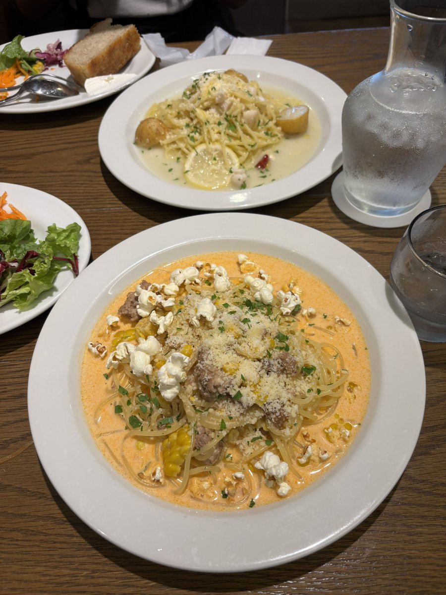etsuko__0214's tweet photo. 今日は保護者会で有休☺️
その前に友達とランチ🍝
子供同士同じクラスで保護者会も時間合わして帰りに子供連れてコメダ☕️
学校のバイト許可降りて良かった😊 https://t.co/VKcuLbcLXL
