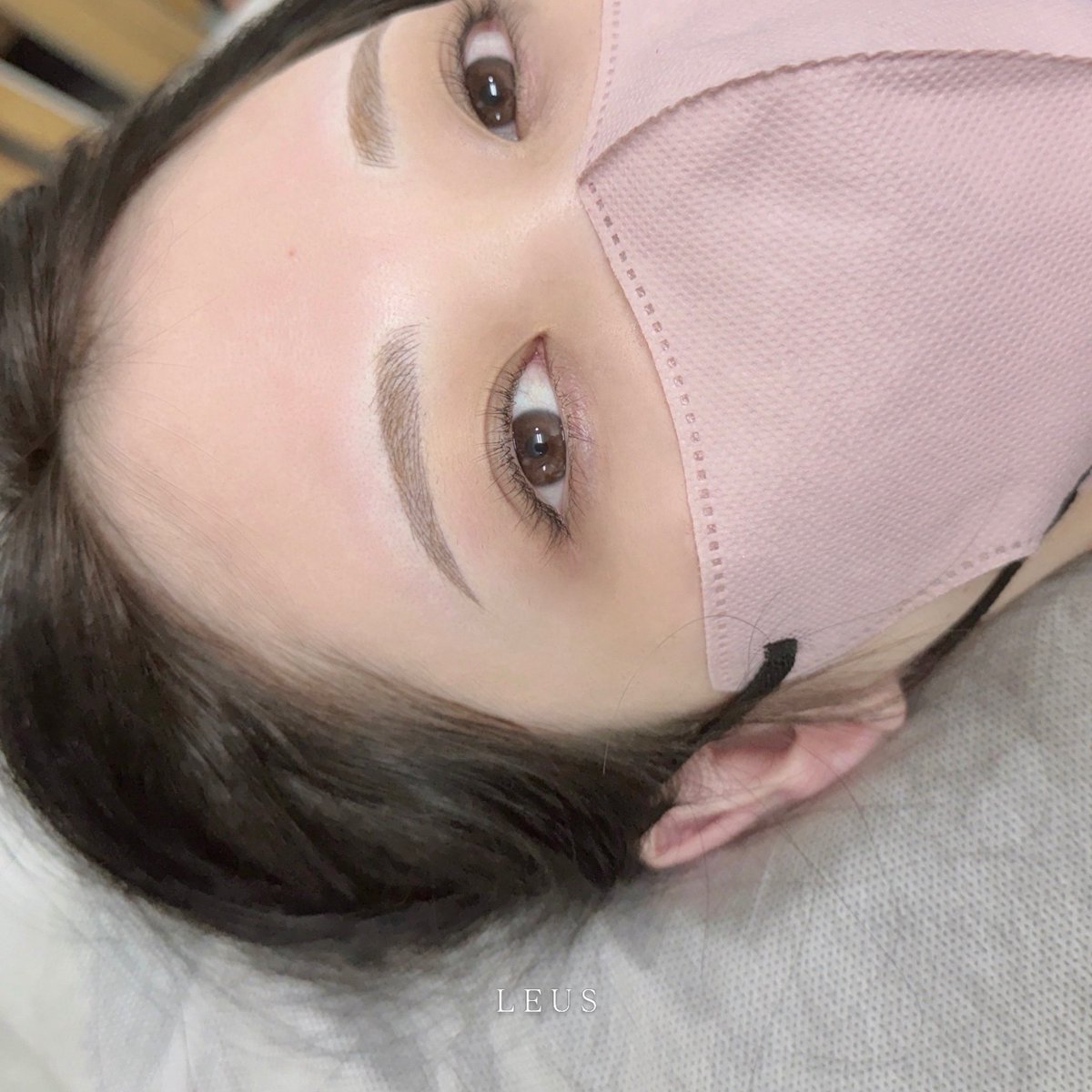 leus_brow's tweet photo. 上品で洗練された雰囲気を持つ人に共通しているのは、左右のバランスが整った顔立ちと、その印象を大きく左右する「完成された眉」。

でも、自分で眉のバランスを整えるのは意外と難しいもの。

客観的な視点と確かなセンスを持つ眉のプロにお任せください。

眉ひとつで、あなたの印象はぐっと上品に、そして垢抜けた雰囲気へと変わります✨