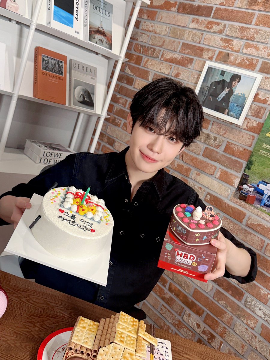 ZB1_official's tweet photo. 260713
[ZB1 B-DAY LIVE] Happy Birthday to TAE RAE

#ZEROBASEONE #ZB1 #제로베이스원
#KIMTAERAE #김태래 
#HAPPYTAERAEDAY https://t.co/didw6fNSLw