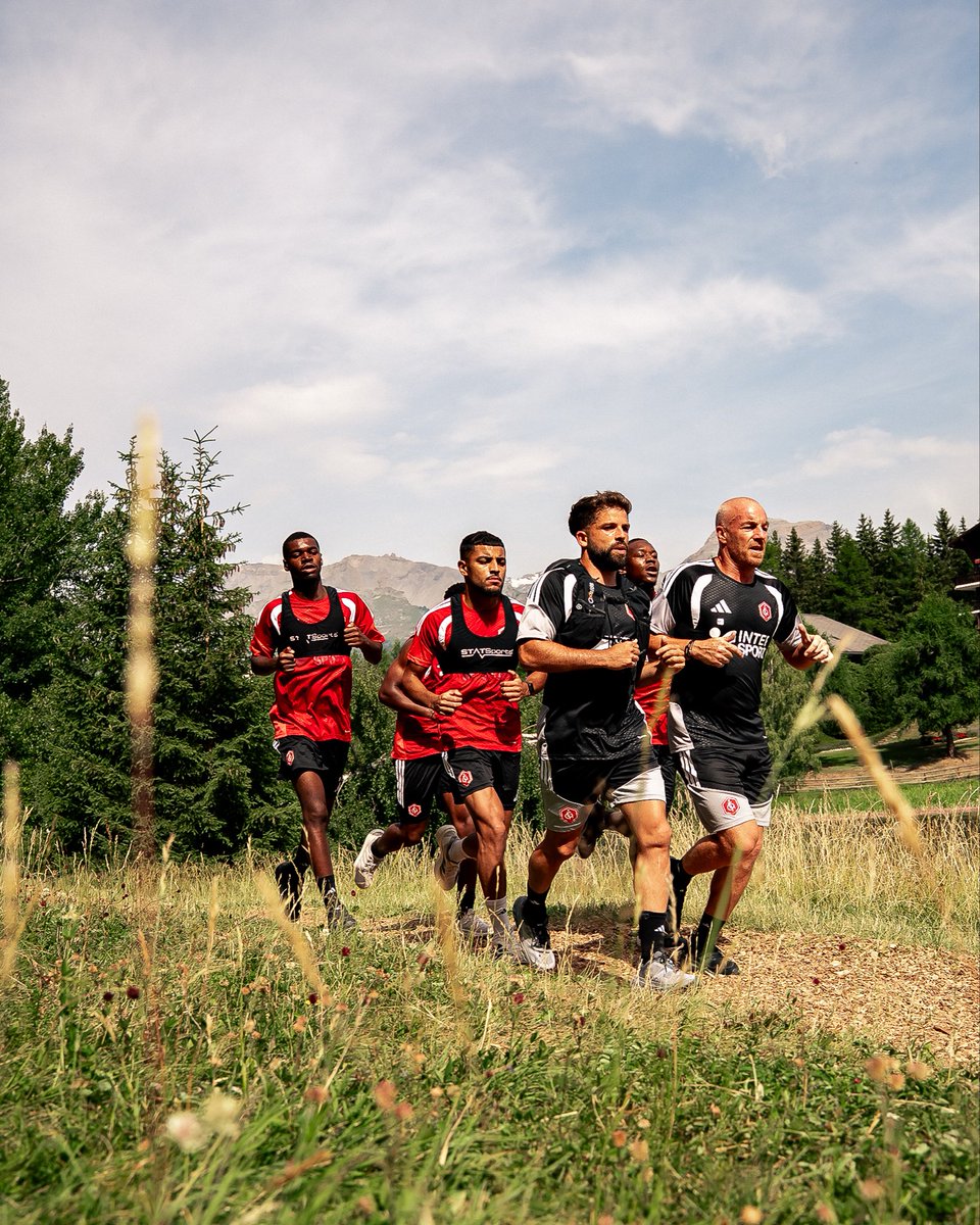 FCAnnecy's tweet photo. 📸 Les premiers efforts dans un décor de carte postale. 🏞️🏃‍♂️ https://t.co/vvIPTdwF3t