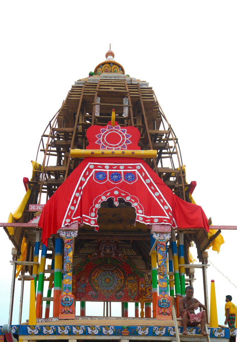 SJTA_Puri's tweet photo. ବିଶ୍ୱପ୍ରସିଦ୍ଧ ଶ୍ରୀଗୁଣ୍ଡିଚା ଯାତ୍ରା ପାଇଁ ସଜେଇ ହେଉଛି ତିନି ରଥ। ଆଉ ୩ ଦିନ ପରେ ରଥାରୂଢ଼ ଶ୍ରୀବିଗ୍ରହ ଭକ୍ତଜନଙ୍କୁ ଦେବେ ଦିବ୍ୟ ଦର୍ଶନ।

ଜୟ ଶ୍ରୀଜଗନ୍ନାଥ ମହାପ୍ରଭୁ। 🙏

#Rathayatra2026 #JaiJagannatha #RathaJatra2026 #RathaYatra #ShreeJagannathaDhaam #Puri https://t.co/ZUr6lqc86f
