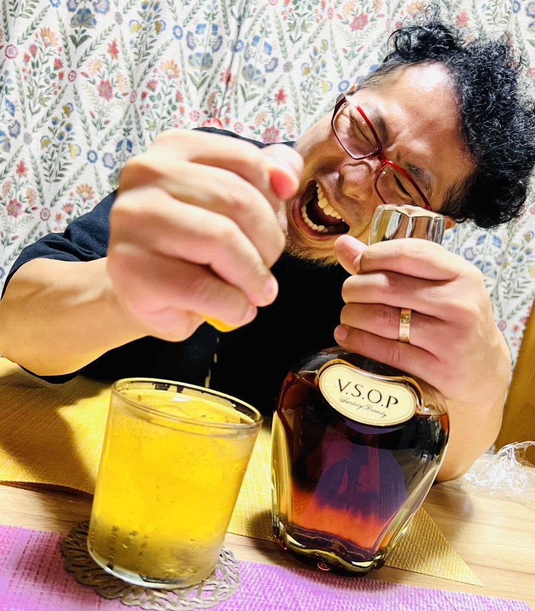 KenichiOsaaka's tweet photo. 運動後のVSOP❗
レモンでビタミンC追加😆
#家飲み #VSOP #ハイボール #ケニチ https://t.co/qJySENf7sd