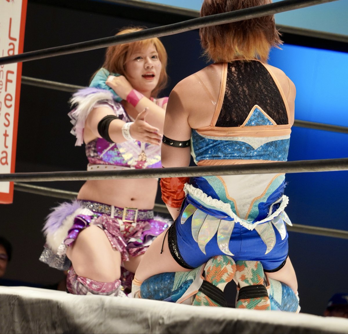 xyzjmpd429AtoZ's tweet photo. 2026.7.12
WAVE 後楽園ホール
波女準決勝
匠技巧派で常に絶好調のMIRAI選手と対戦する梅咲遥選手
ハラハラする場面もあったがちょちょたん勝つって信じてた🙏
この時点で声出しすぎてカスカスです🗣️❌
#梅咲遥
#MIRAI
#wavepro https://t.co/LO2RwvPUgG