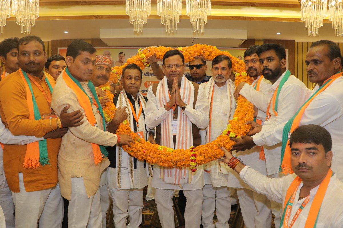 BJP4UP's tweet photo. प्रदेश अध्यक्ष श्री @mppchaudhary ने श्रावस्ती में आयोजित 'जिला कार्यसमिति बैठक' को सम्बोधित किया। https://t.co/kbK6ydfjsx