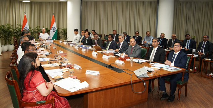 KNSKashmir's tweet photo. #KNSUPDATE || Union Minister for Finance & Corporate Affairs @nsitharaman interacts with #Bank MDs and CEOs on FCNR(B), ECB and OFCB swap initiatives in New Delhi.
@FinMinIndia