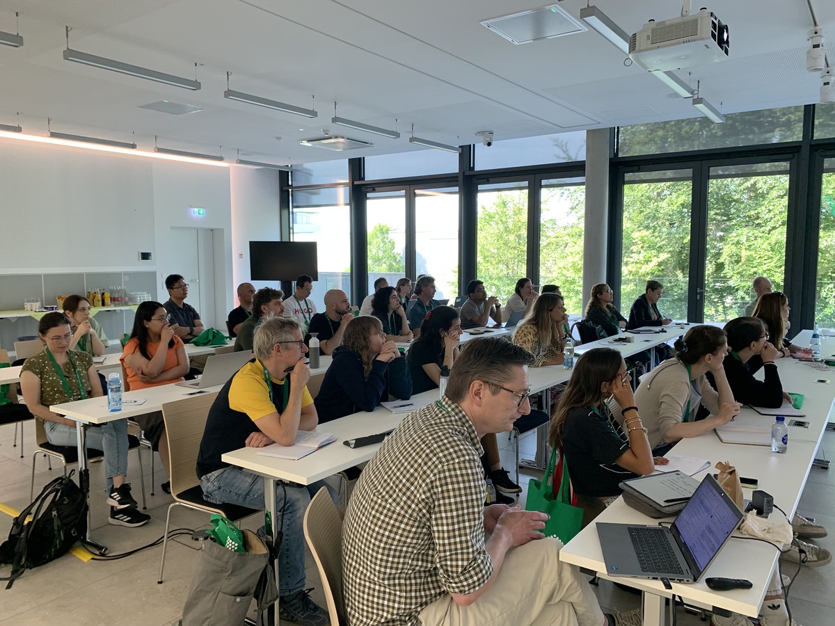 EMBLEvents's tweet photo. Welcome to the #EMBLSuperResolution course 🙌
Day 1 started out with lectures by Marko Lampe, DKFZ Heidelberg and Ulf Schwarz, Leica Microsystems followed by flash talks from the participants.
This afternoon, practicals on STED Microscopes are on the agenda 🔬🔬 https://t.co/We8BTSWlXZ