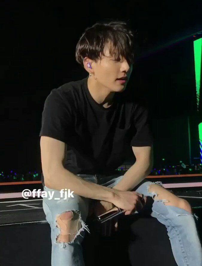 saranghoeywo's tweet photo. the universe really gave someone tattooless ripped jeans jungkook this close and expected them to just move on https://t.co/m2fSRP2Z0K
