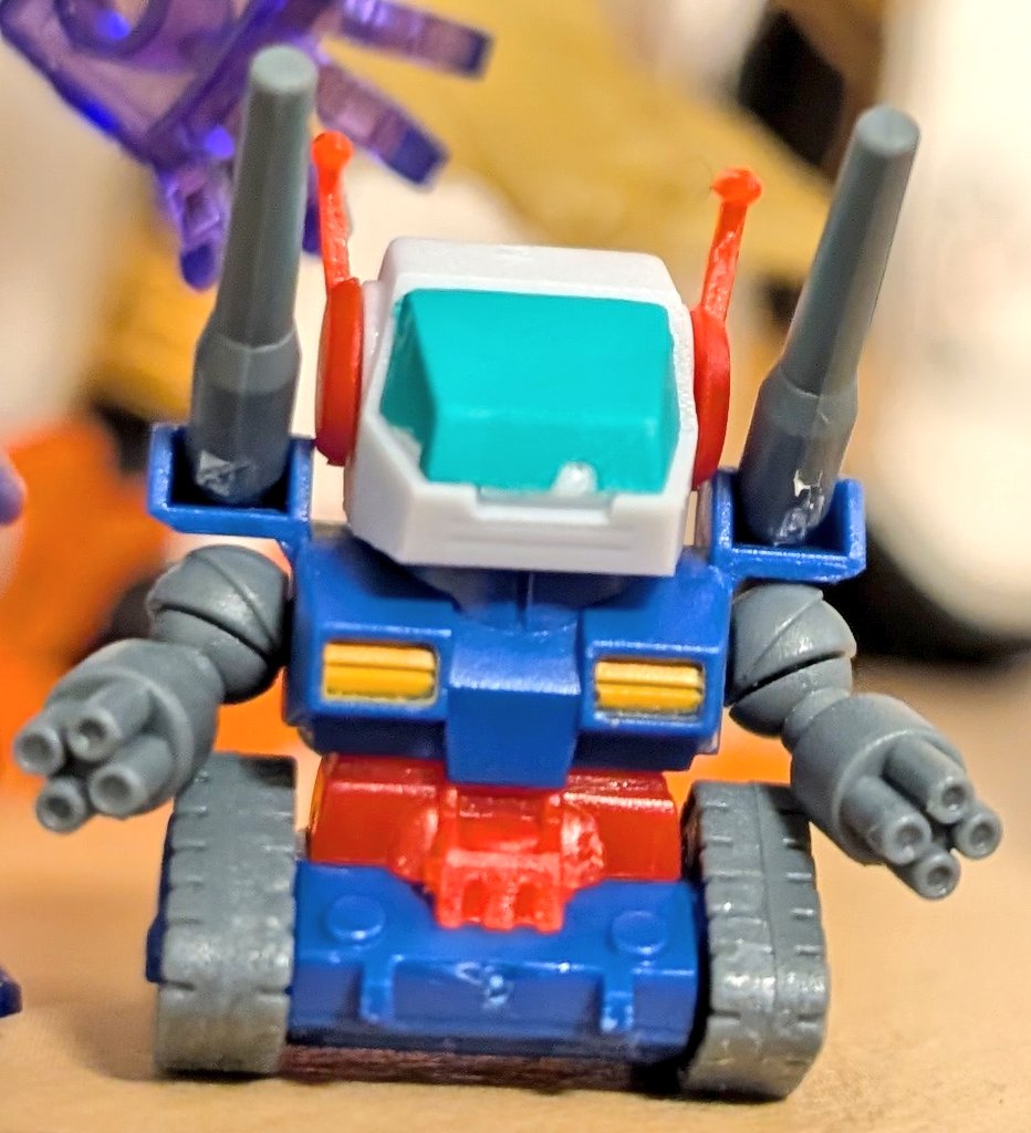 ryurin222's tweet photo. ガンタンク作りました！
小さいけど組みやすかったしカチッとハマるから苦にはならなかった！

SDガンダムプラモデルと比較。
本当に小さいのがわかります。 https://t.co/PGf7szx6DM