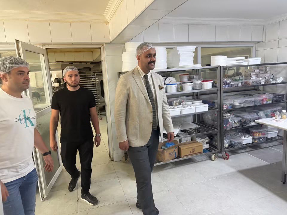 stmaydinil's tweet photo. 📍Kuşadası 

Müdürümüz Fatih ULUTAŞ Kuşadası’nda faaliyet gösteren Kaliteci Unlu Mamulleri firmasını ziyaret ederek üretim faaliyetleri, kalite standartları ve sektörel gelişmeler üzerine değerlendirmelerde bulundu. https://t.co/tlHSqhksKY