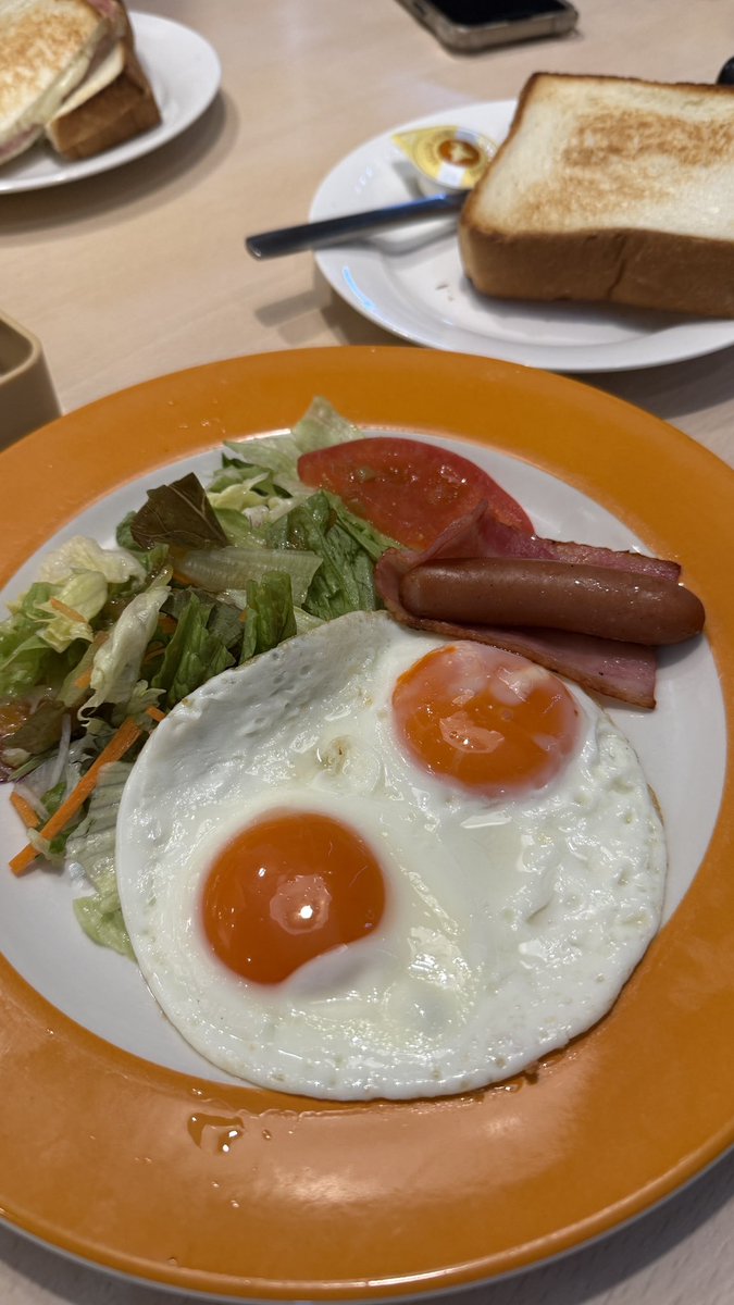 kimikuncs's tweet photo. ひと眠りして、
20:00〜20:30頃、
天気良ければお散歩配信予定です♪
ジョナサンモーニング初でした。 https://t.co/dl7Kkor6oA