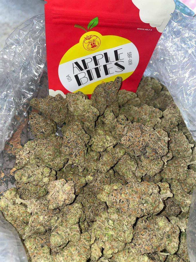 ChronixClub1's tweet photo. Weed delivery in #Ballycastle, Rathlin Island, Strangford Lough, Ards Peninsula, Portaferry, Killyleagh, Hillsborough, #Saintfield, Comber, Holywood, #Donaghadee, Newtownards, Kilkeel, Warrenpoint, Rostrevor, Castlewellan https://t.co/sjAi1FoWed