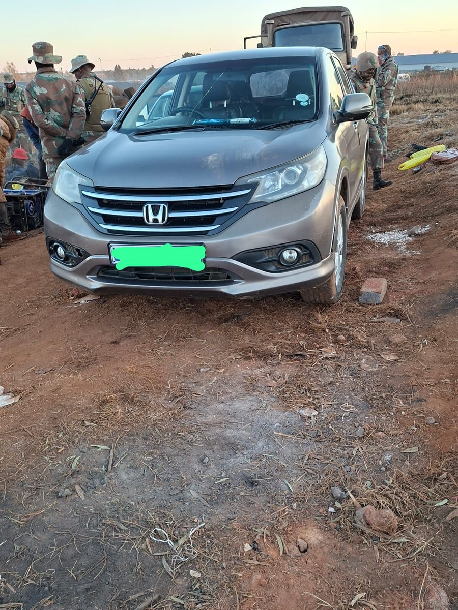 SANDF_ZA's tweet photo. Success Joint Operations Gauteng || Operation PROSPER: Illicit Mining and Anti-Criminality Gauteng Province.
https://t.co/wyenqLX7gl
#SANDF
#JointOperationDivision
#JointOperationGauteng
#OperationPROSPER https://t.co/q04SD5TdwV