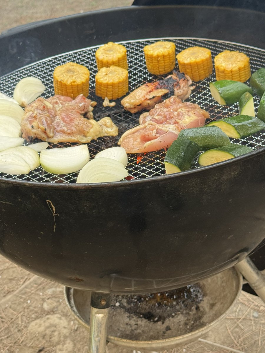 nogur__i's tweet photo. 今日はBBQ行ってきた🍖

暑すぎてこれから夏を乗り切れるか心配
先輩汗凄すぎww
沢山お肉焼いてくれてありがとうございます🙏 https://t.co/8kN90wsVBj