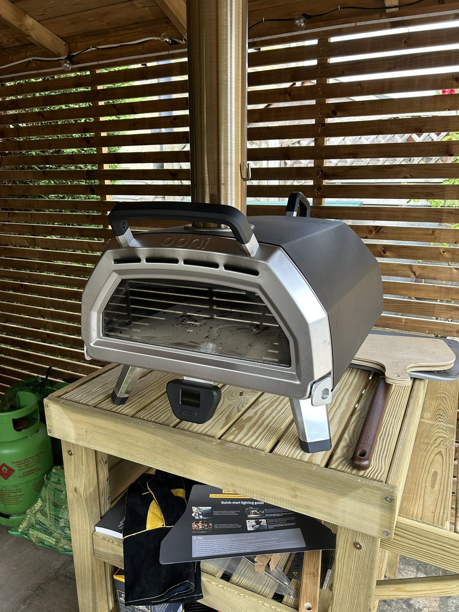 wonderfulziggy's tweet photo. @littlewood_mark @England @YouTube It’s an Oomi I think - fits well in the new outdoor kitchen. https://t.co/SkW0OU79Ce