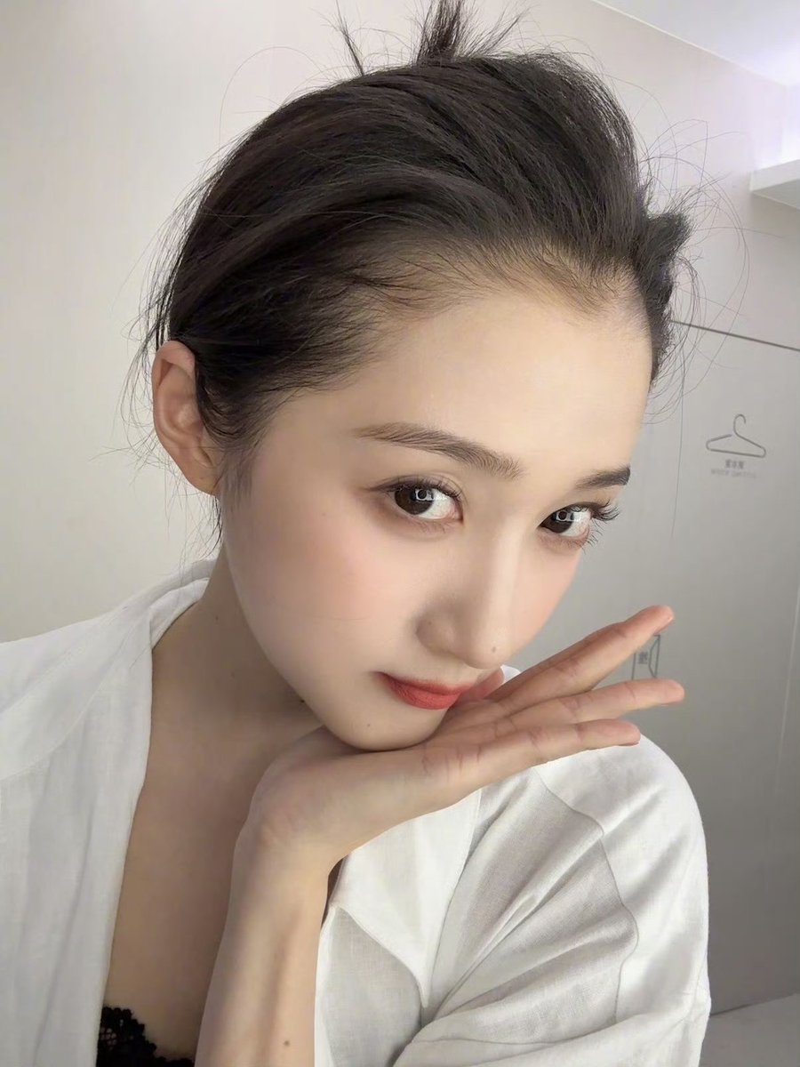 Nonocrk's tweet photo. 这颜我是真吃。#关晓彤 #射屏 https://t.co/pReH76Fa6S