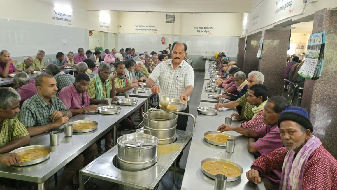 npkbng's tweet photo. Good morning, NPK Bangalore Lunch
#SocialAudit_SWDMeals
#SWDGoK
#CentralReliefCommittee https://t.co/OAMkRePY3G